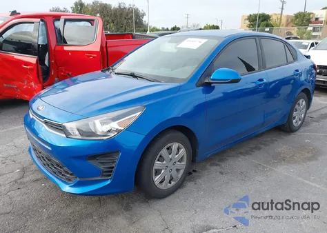 2021 Kia Rio S z USA, uszkodzony, nr VIN 3KPA24AD4ME403578